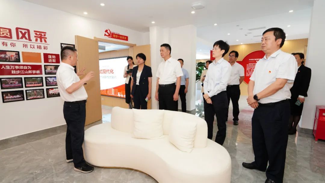 ����ʡ�������������ʲ���������ίԱ�����˸�һ��ݰ�ٱط���У�������